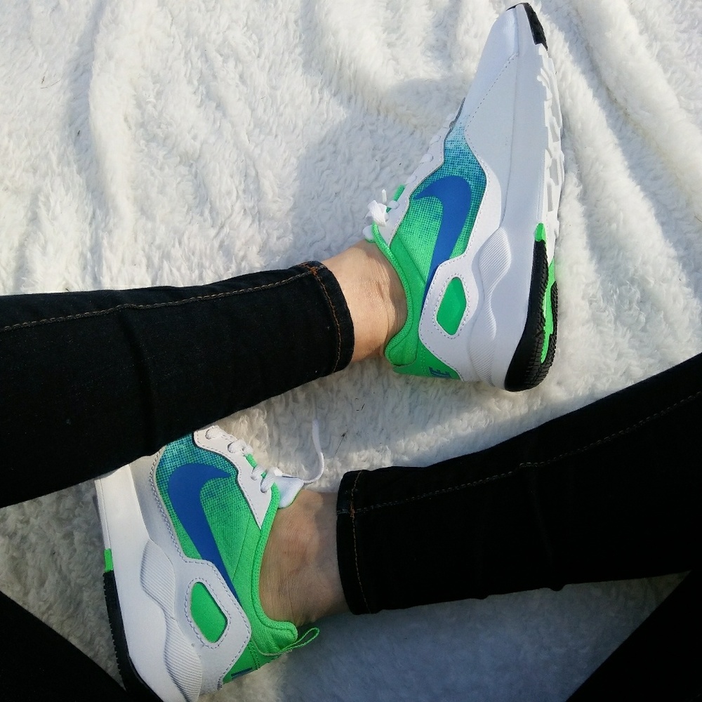 Nike women's LD runner size 6.5 nwt